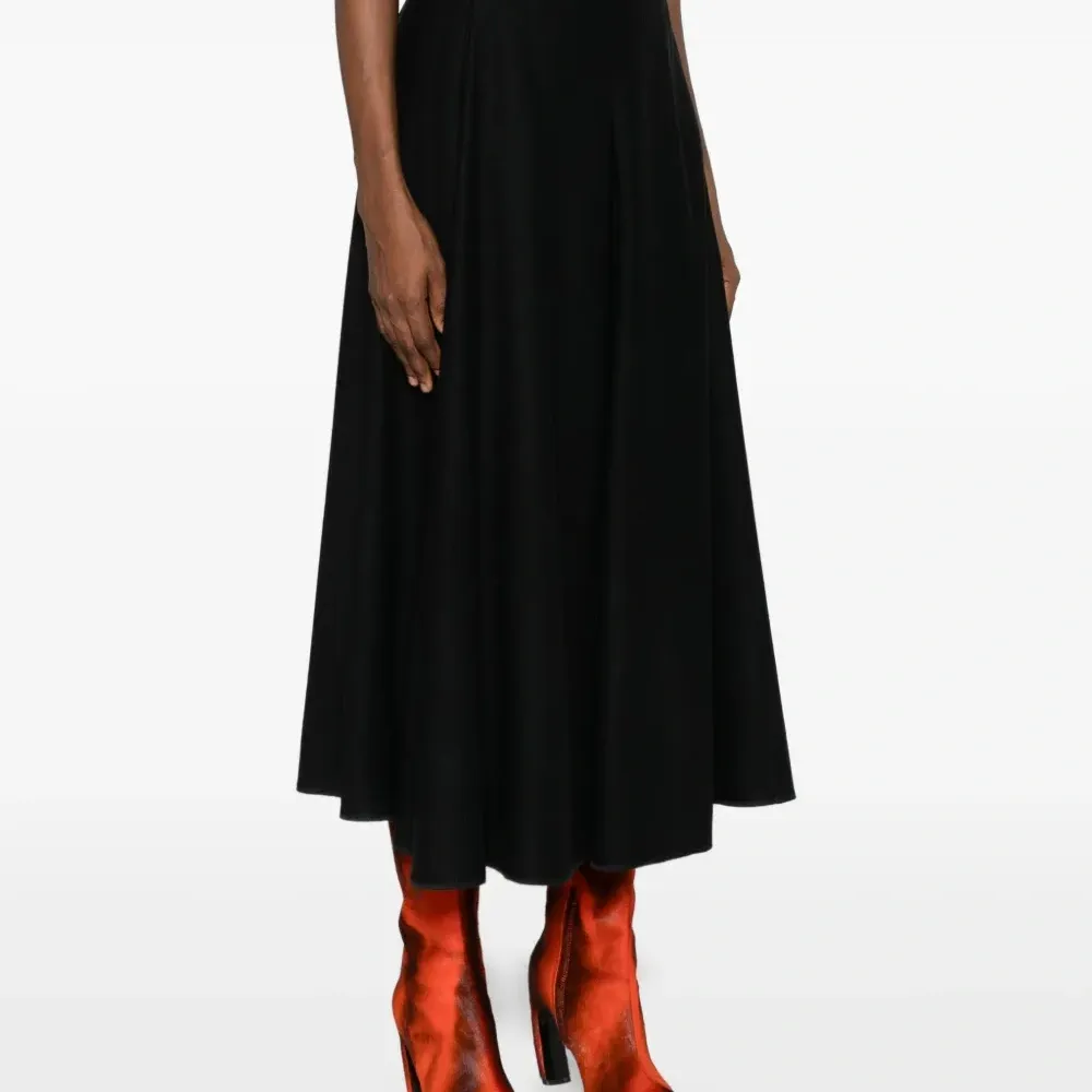 Расклешённая миди-юбка