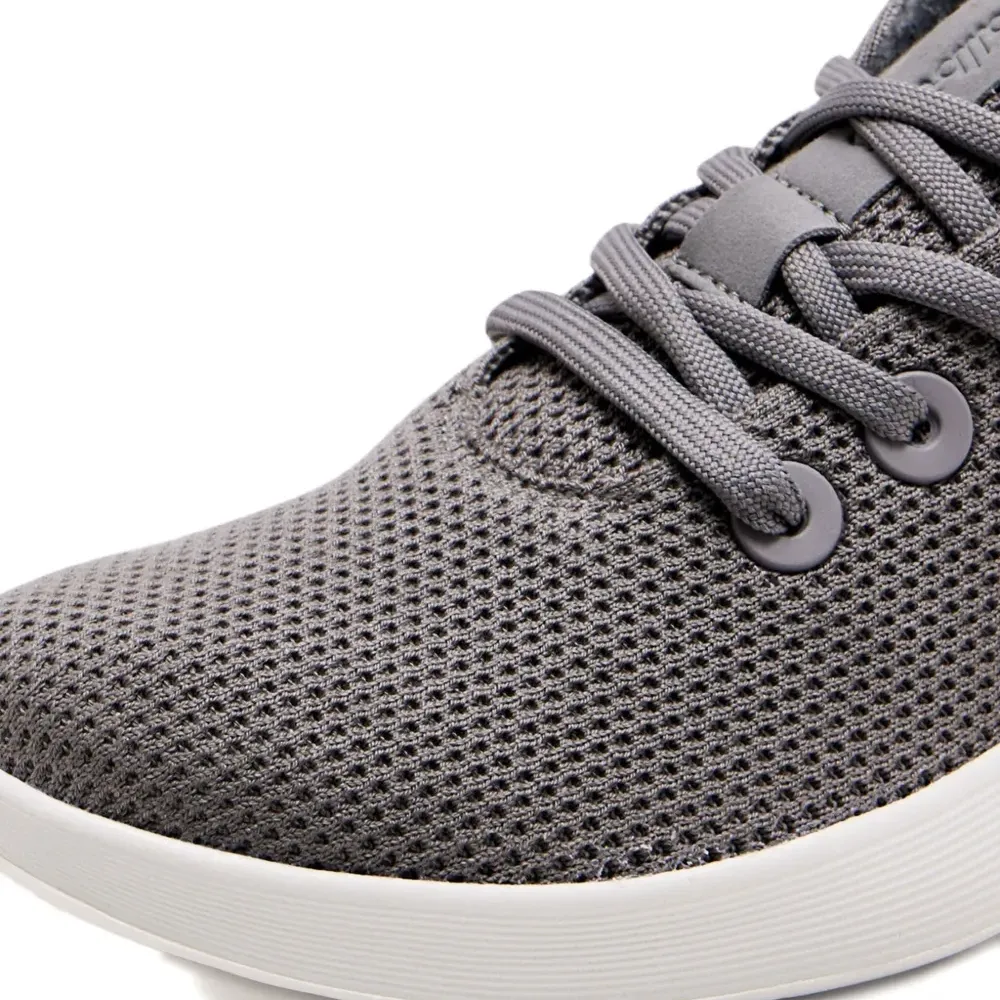 Фактурные кроссовки на шнуровке