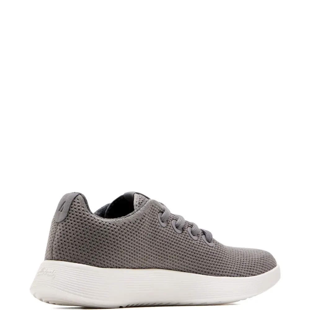 Фактурные кроссовки на шнуровке