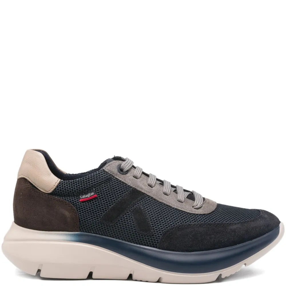 Кроссовки на толстой подошве