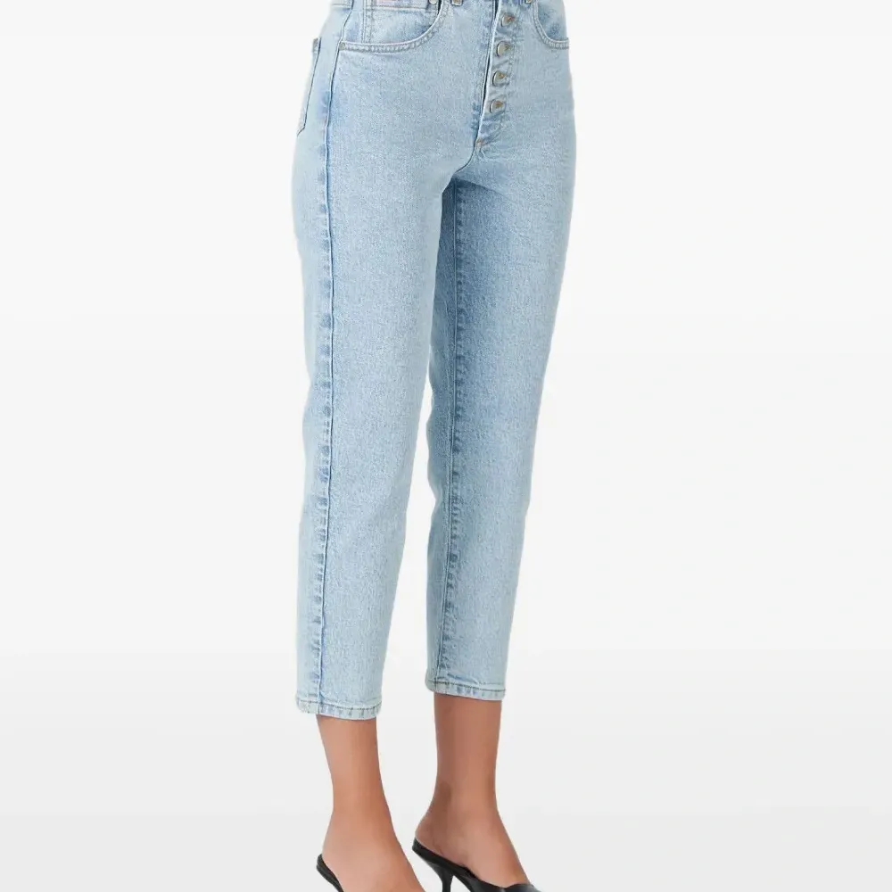 Джинсы на пуговицах