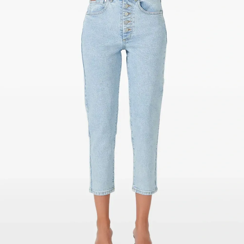 Джинсы на пуговицах