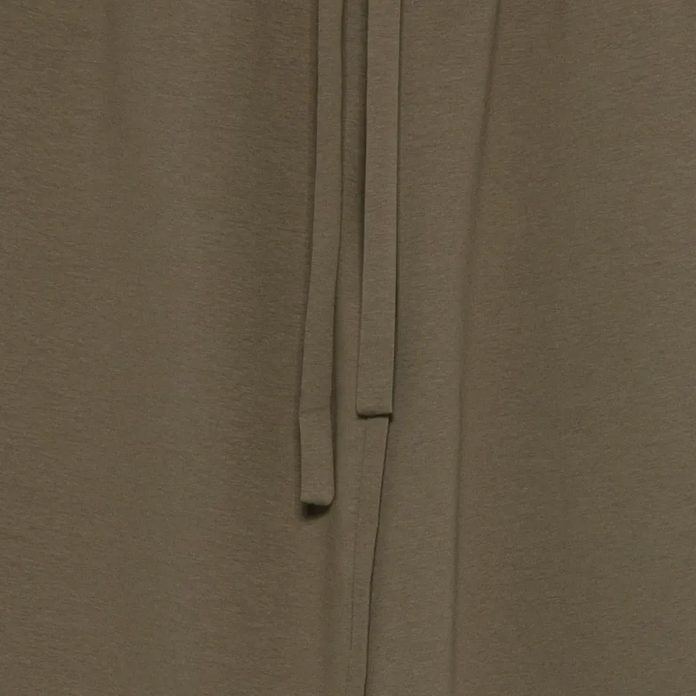 Брюки свободного кроя укороченной длины Брюки свободного кроя укороченной длины