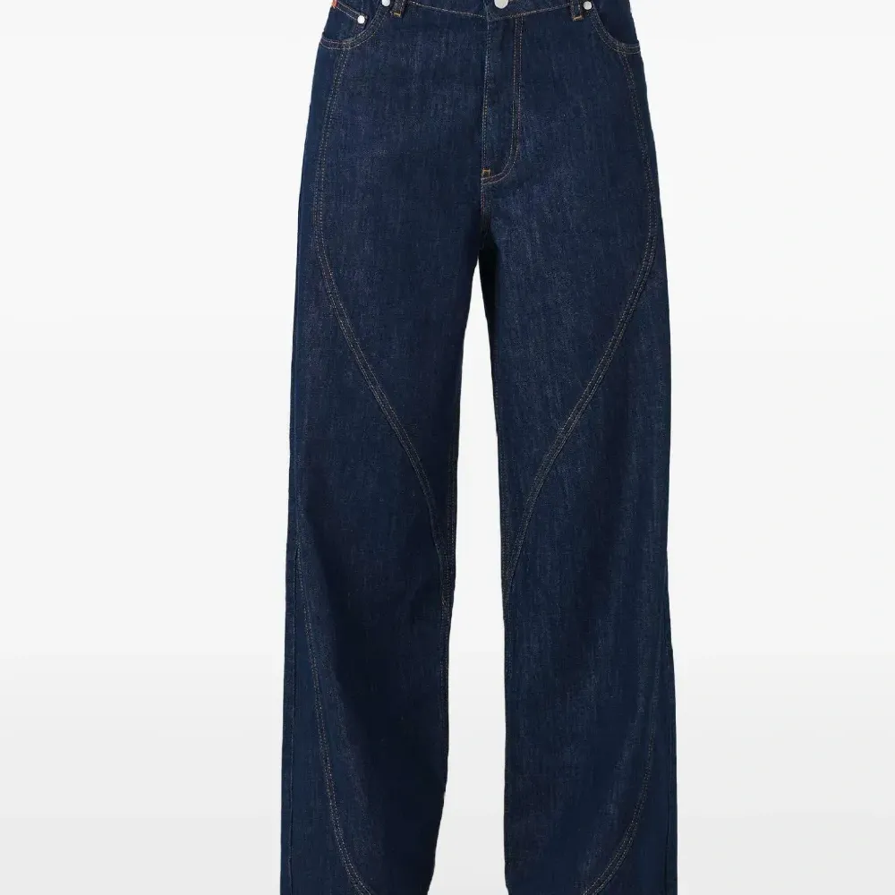 Джинсы с изогнутыми швами