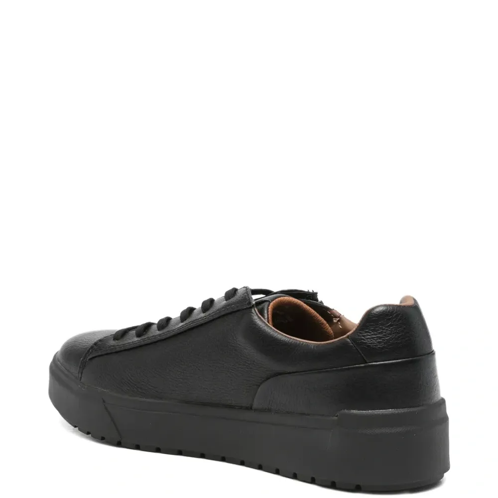 Кроссовки на шнуровке