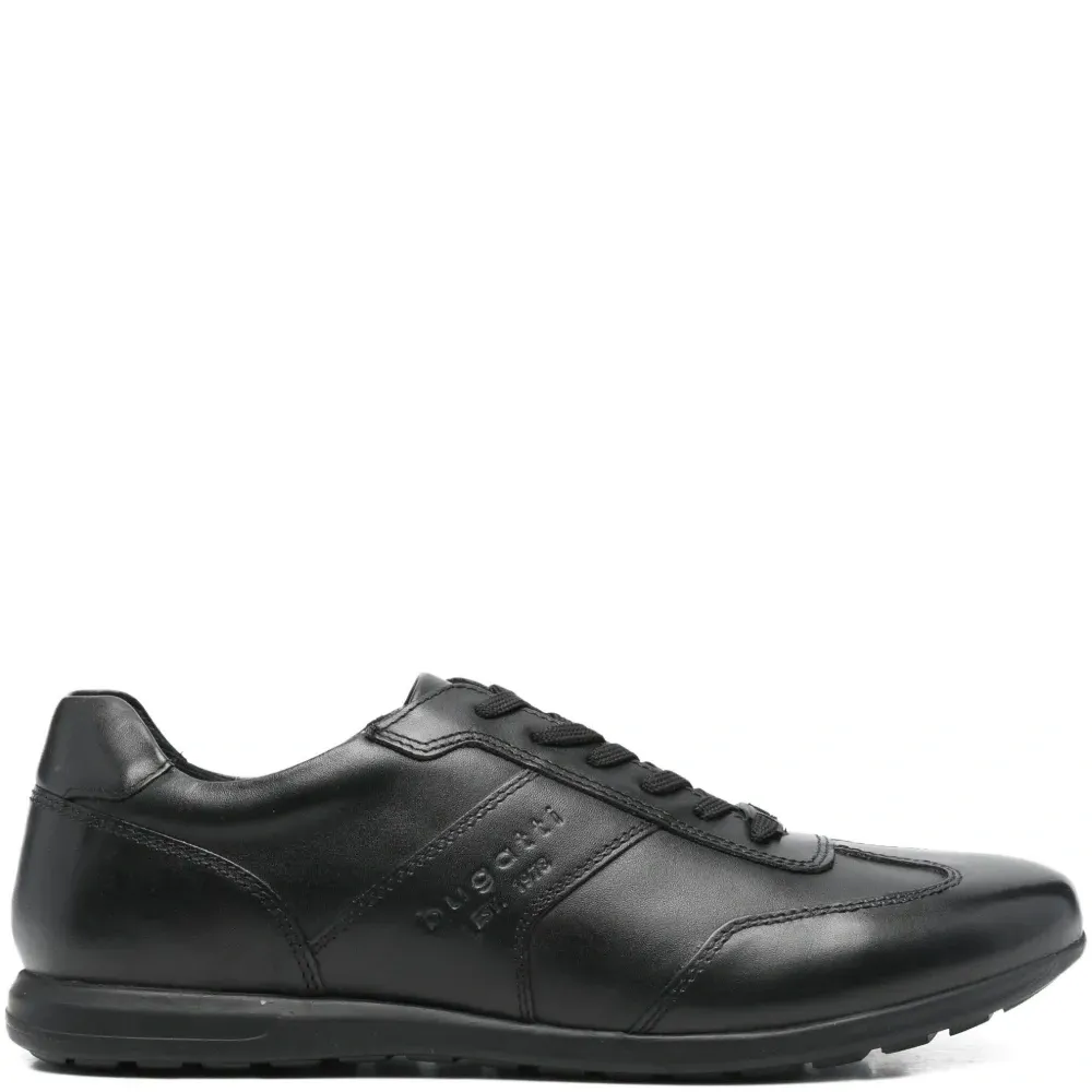 Кроссовки на шнуровке