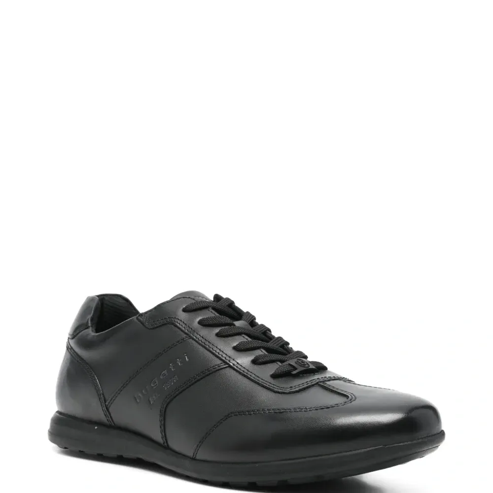 Кроссовки на шнуровке