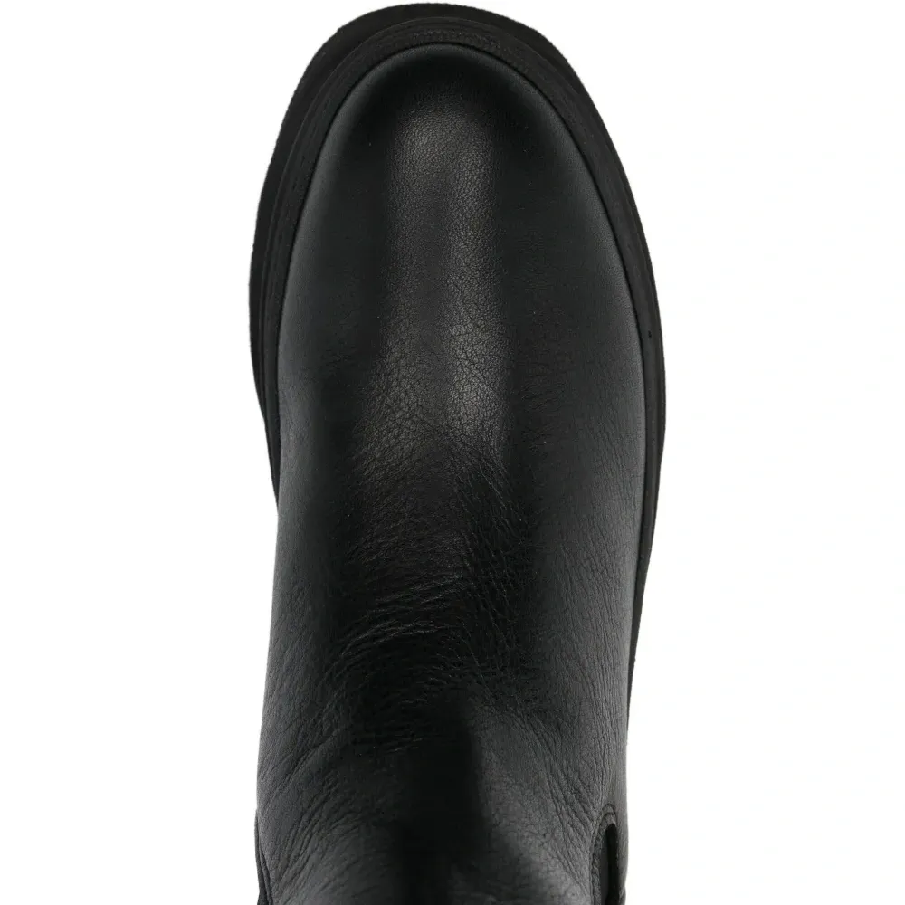 Кожаные ботинки