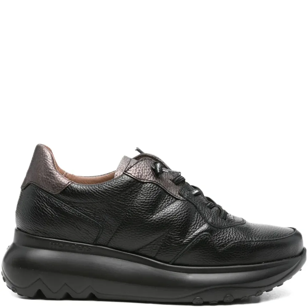 Кожаные кроссовки