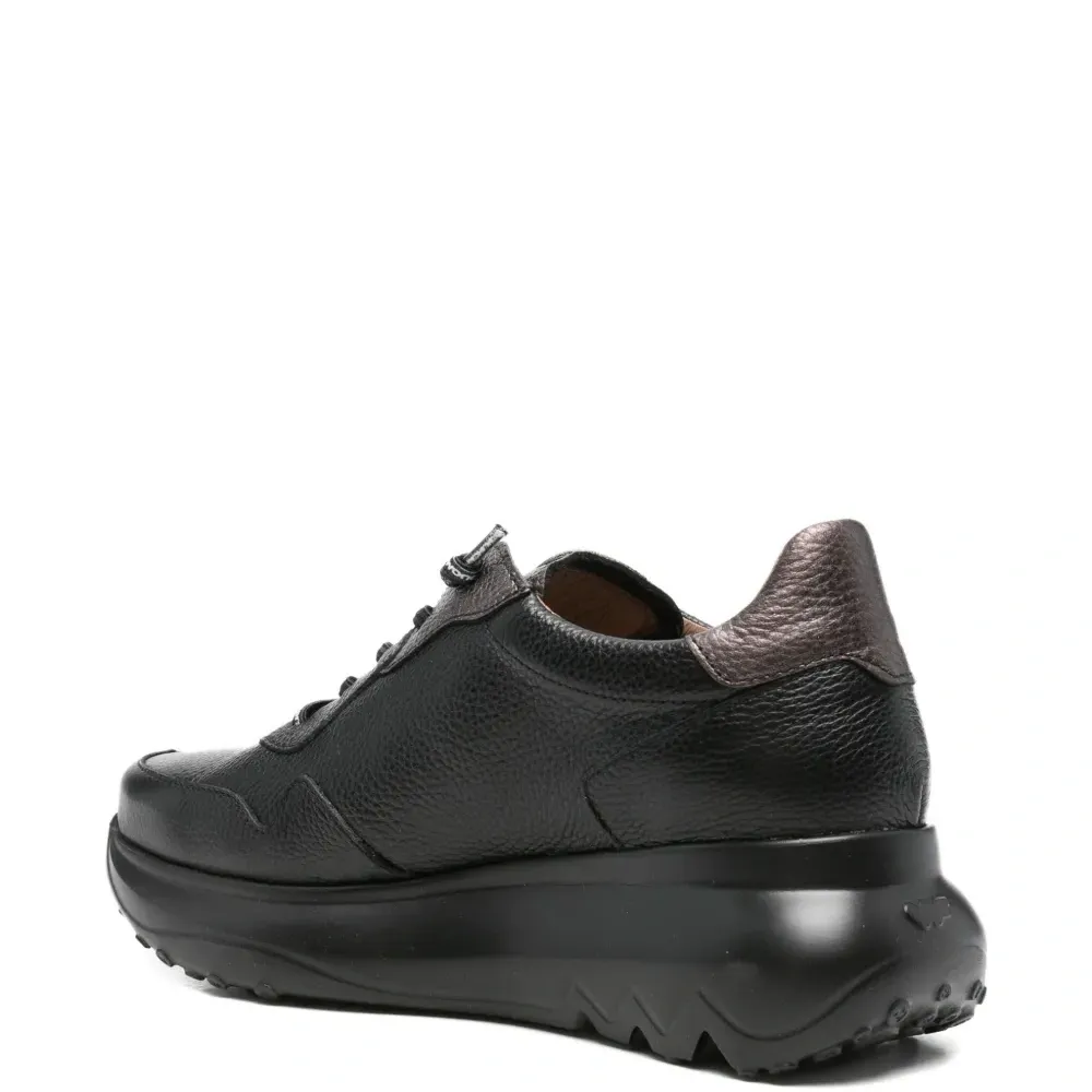 Кожаные кроссовки