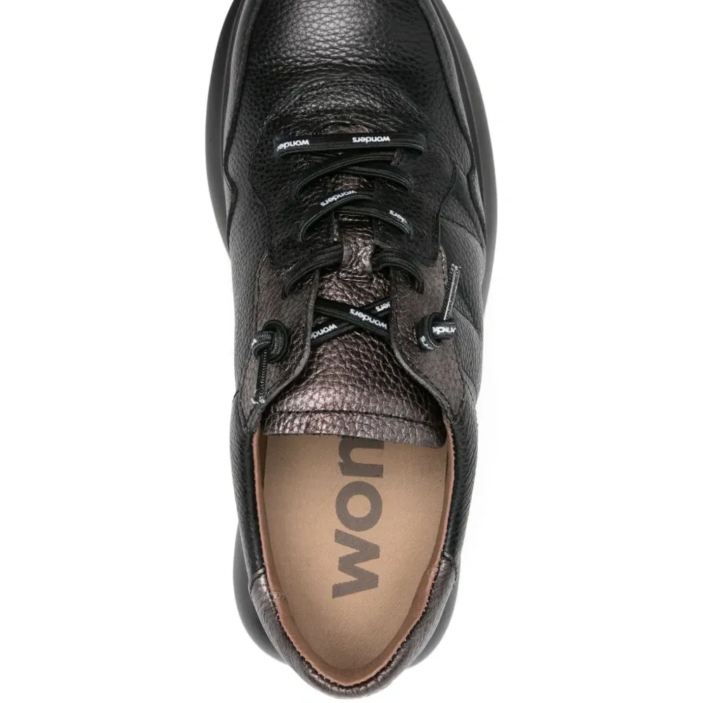 Кожаные кроссовки