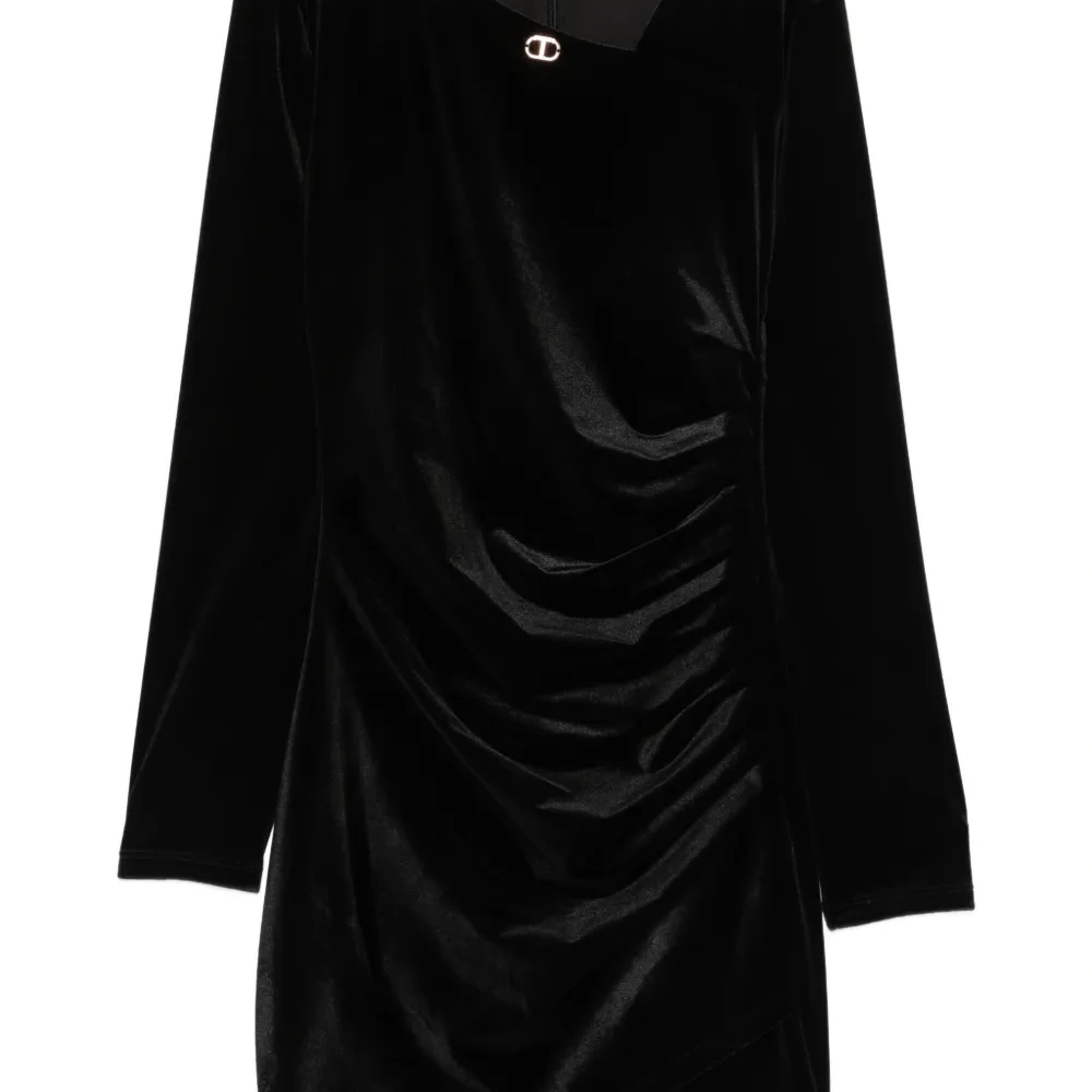 Мини-платье с асимметричным вырезом