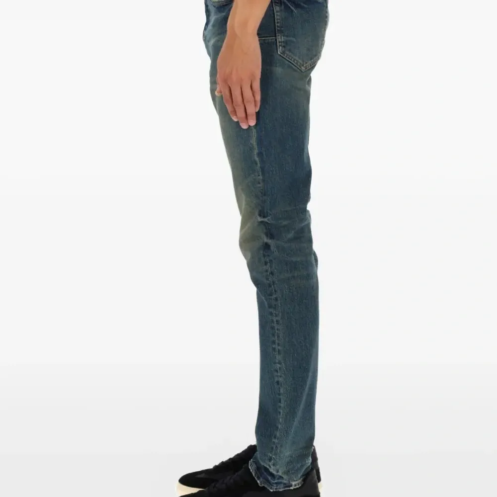 Джинсы P005 с прорезями