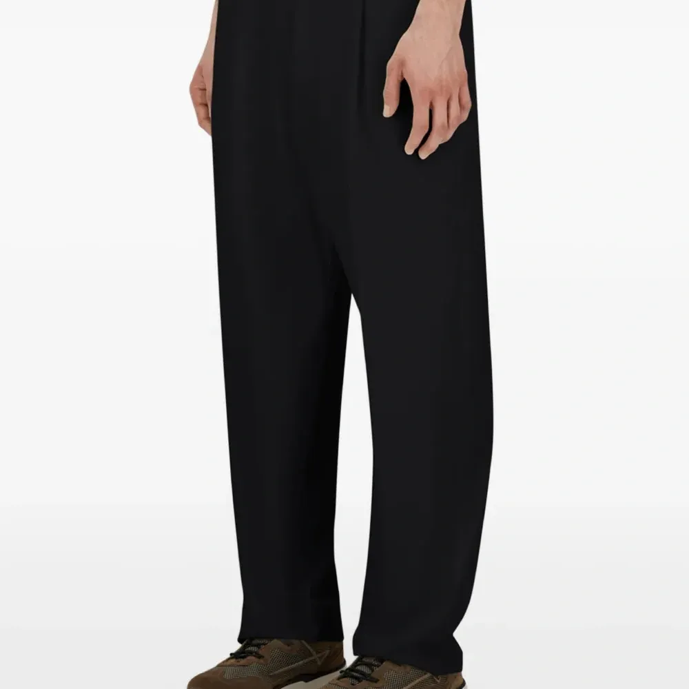 Брюки прямого кроя со складками