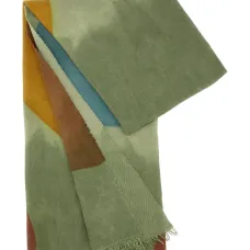 Шарф с геометрическим узором и бахромой Шарф с геометрическим узором и бахромой