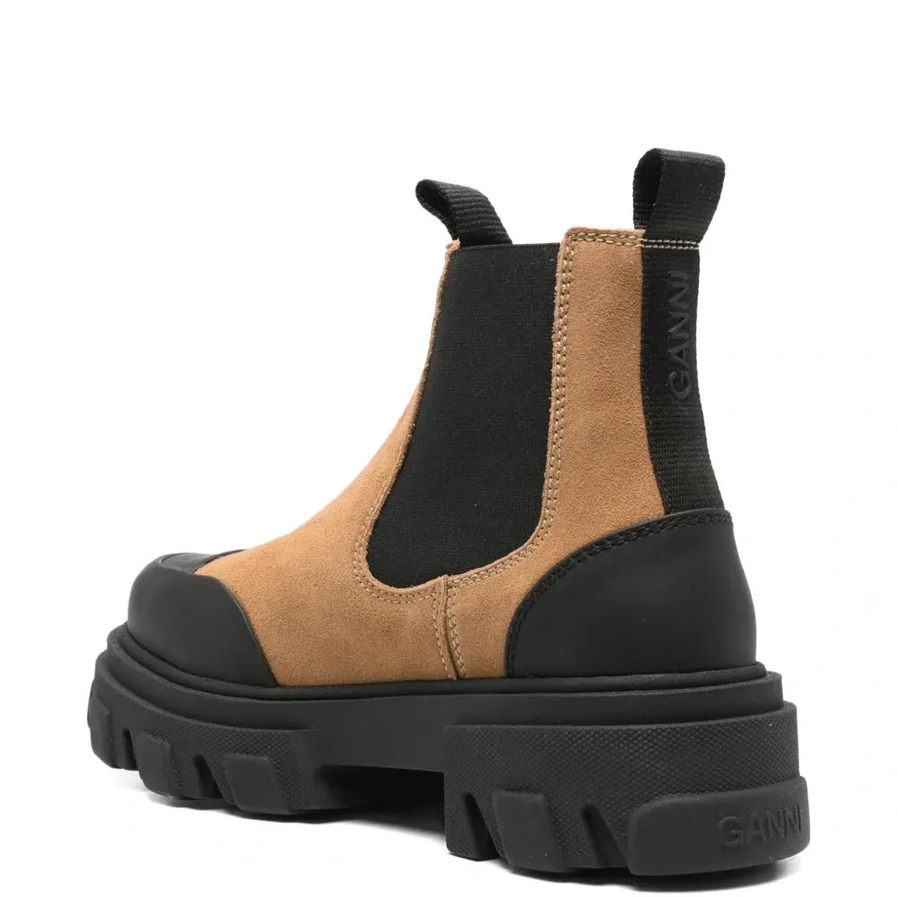 Челси на тракторной подошве