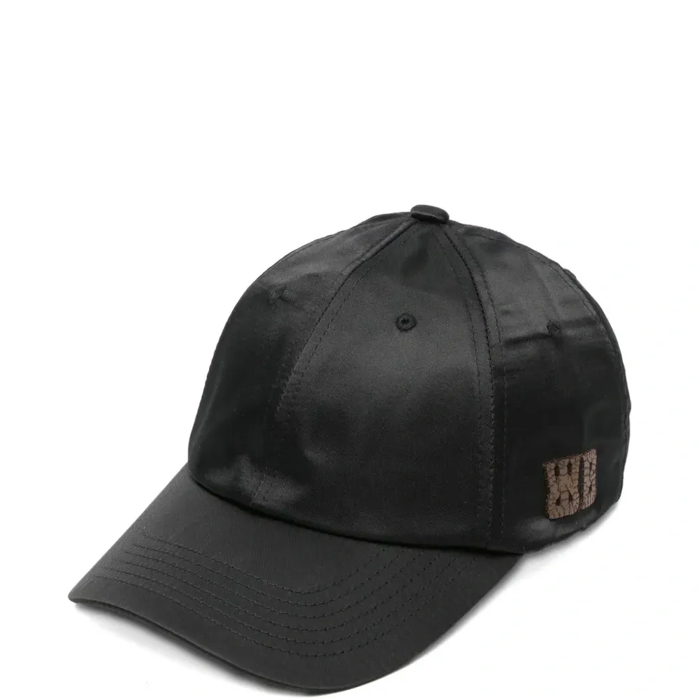 Бейсболка с нашивкой-логотипом