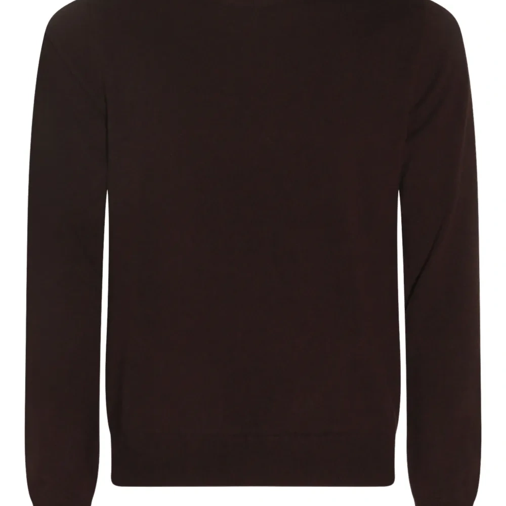 Свитер с круглым вырезом