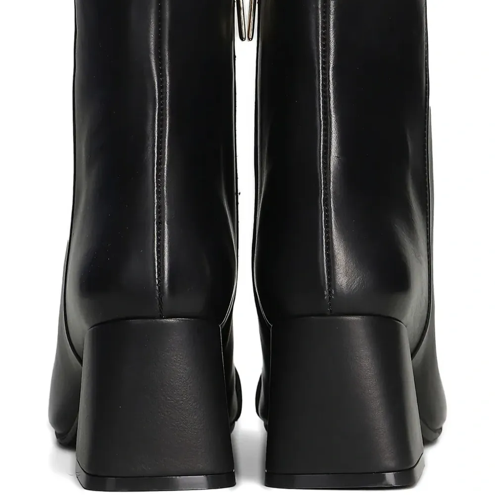 Ботильоны с квадратным носком и пряжкой на каблуке 65 мм Ботильоны с квадратным носком и пряжкой на каблуке 65 мм