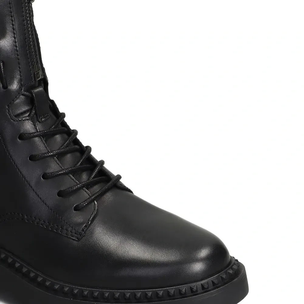 Ботинки на шнуровке с молнией