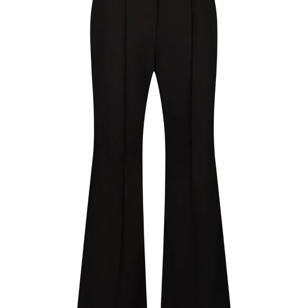 Расклешённые брюки со сшитыми складками