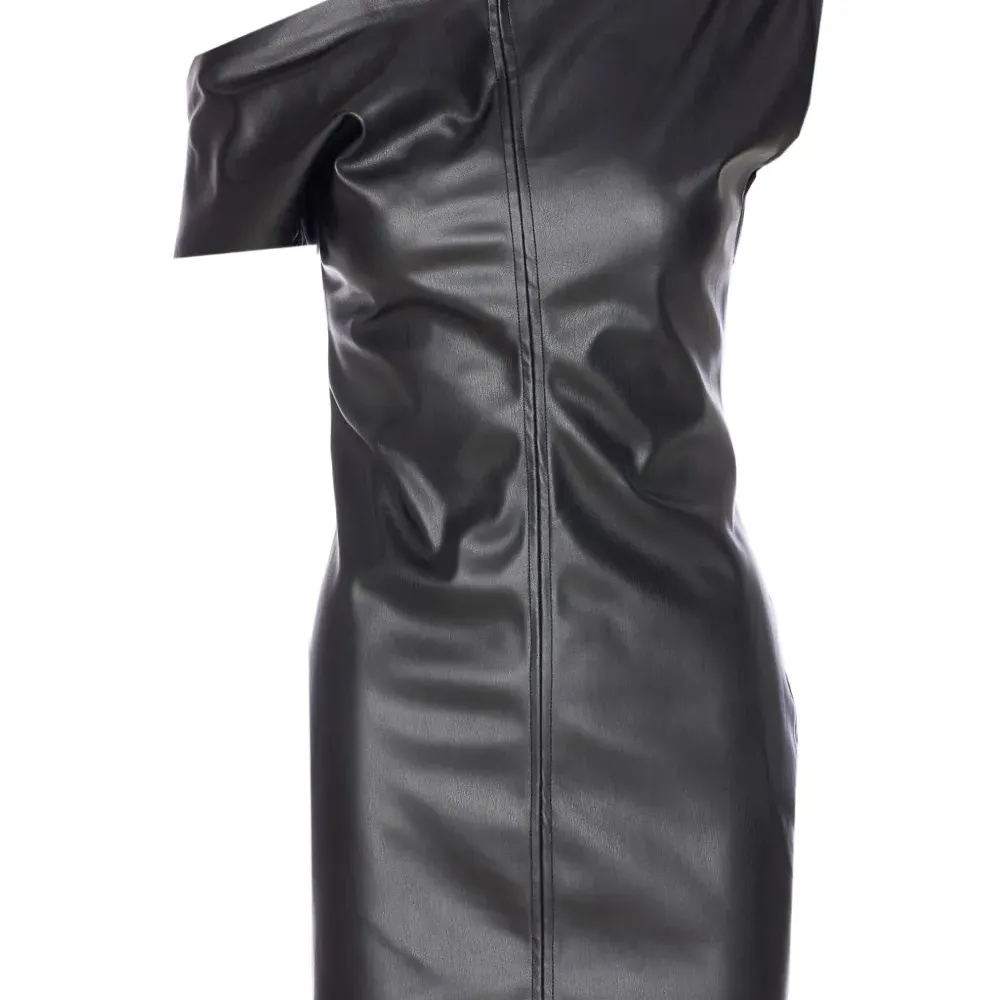 Асимметричное платье под кожу