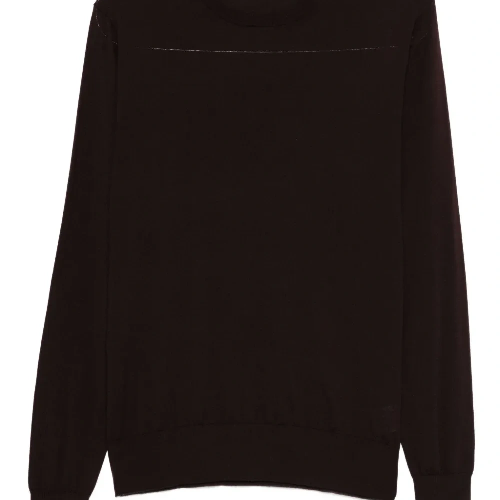 Свитер с круглым вырезом