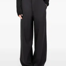 Брюки с накладными карманами