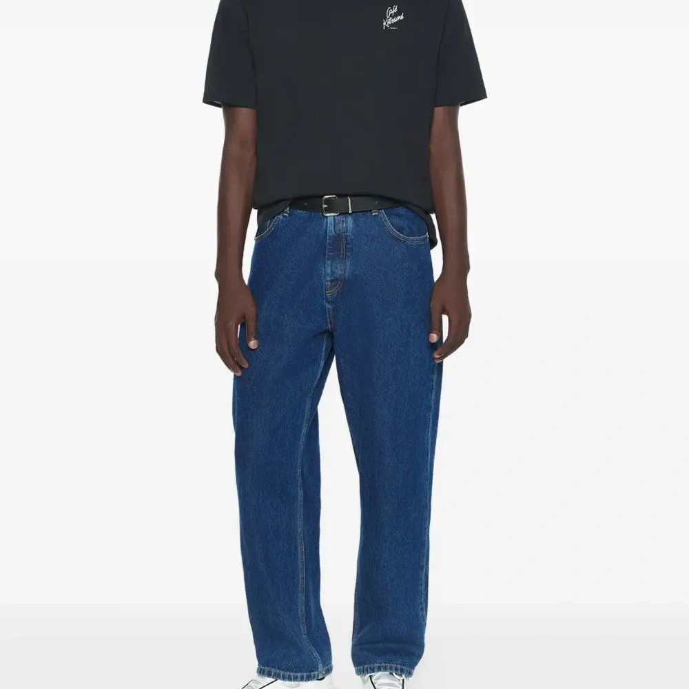 Футболка с вышитым логотипом Футболка с вышитым логотипом