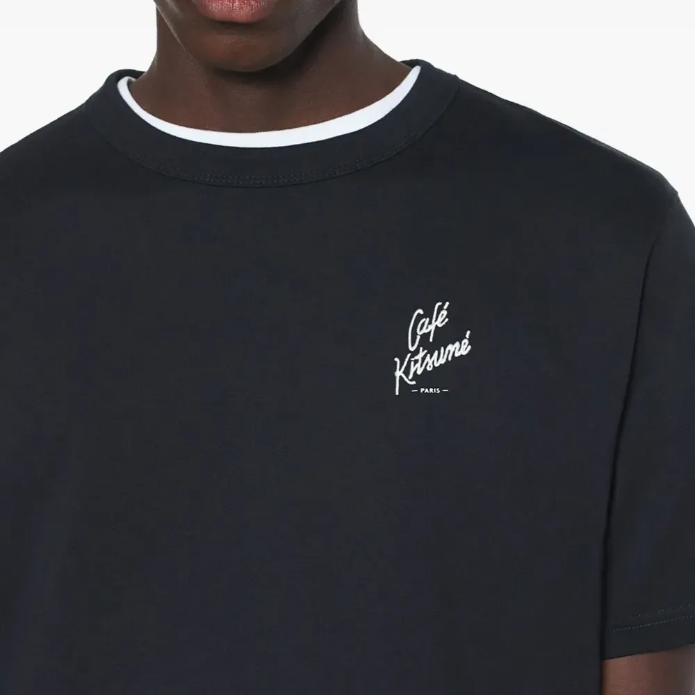 Футболка с вышитым логотипом Футболка с вышитым логотипом