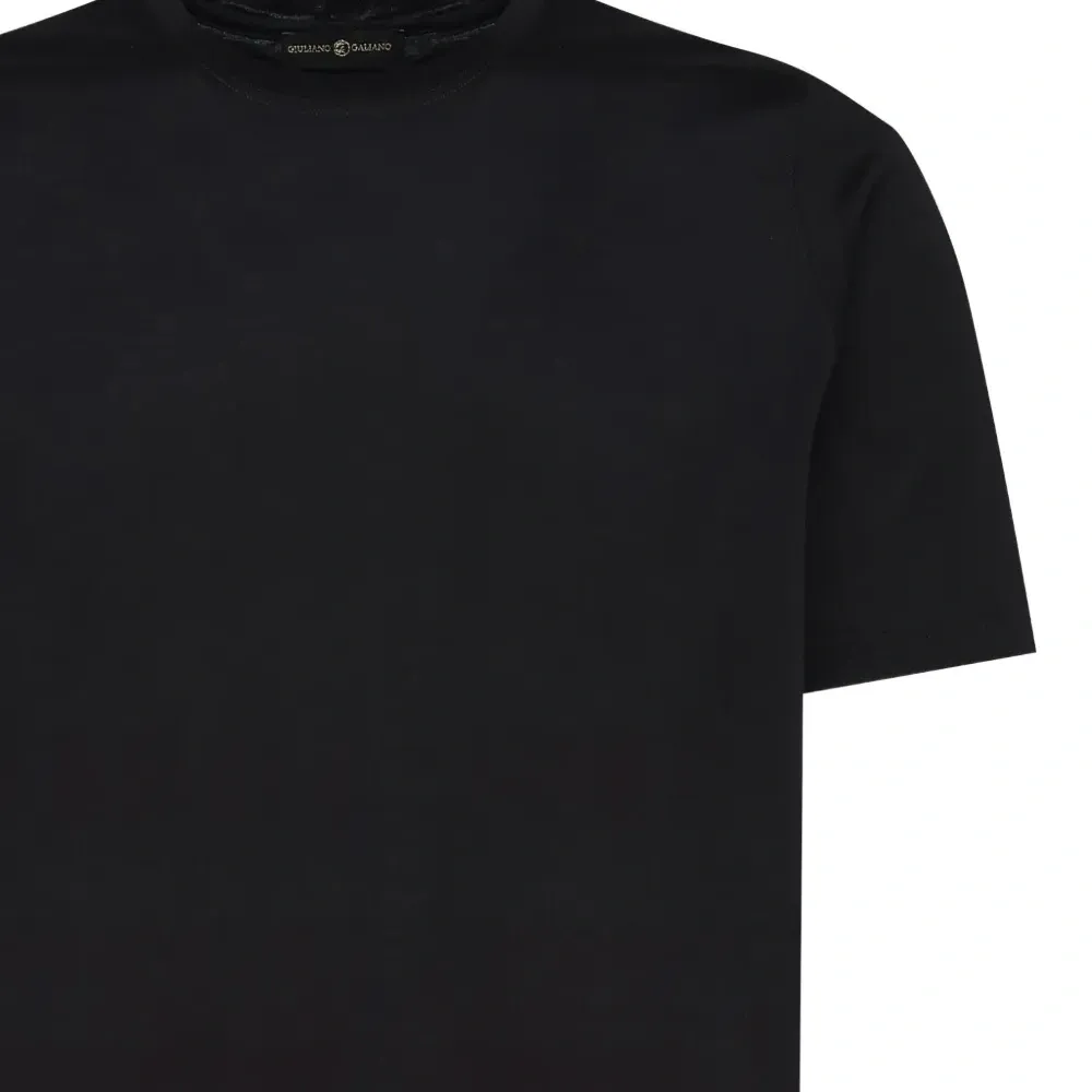 Футболка с закругленным воротником