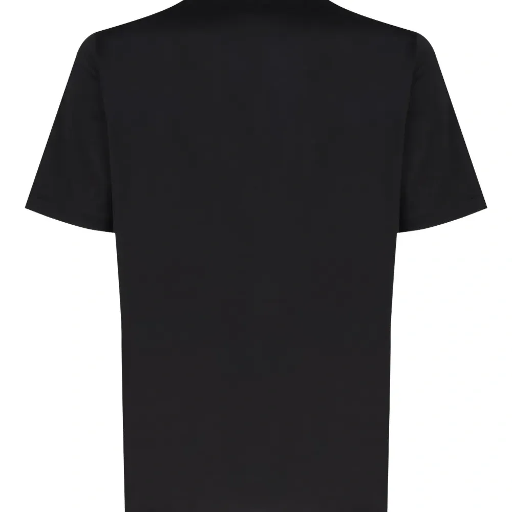 Футболка с закругленным воротником