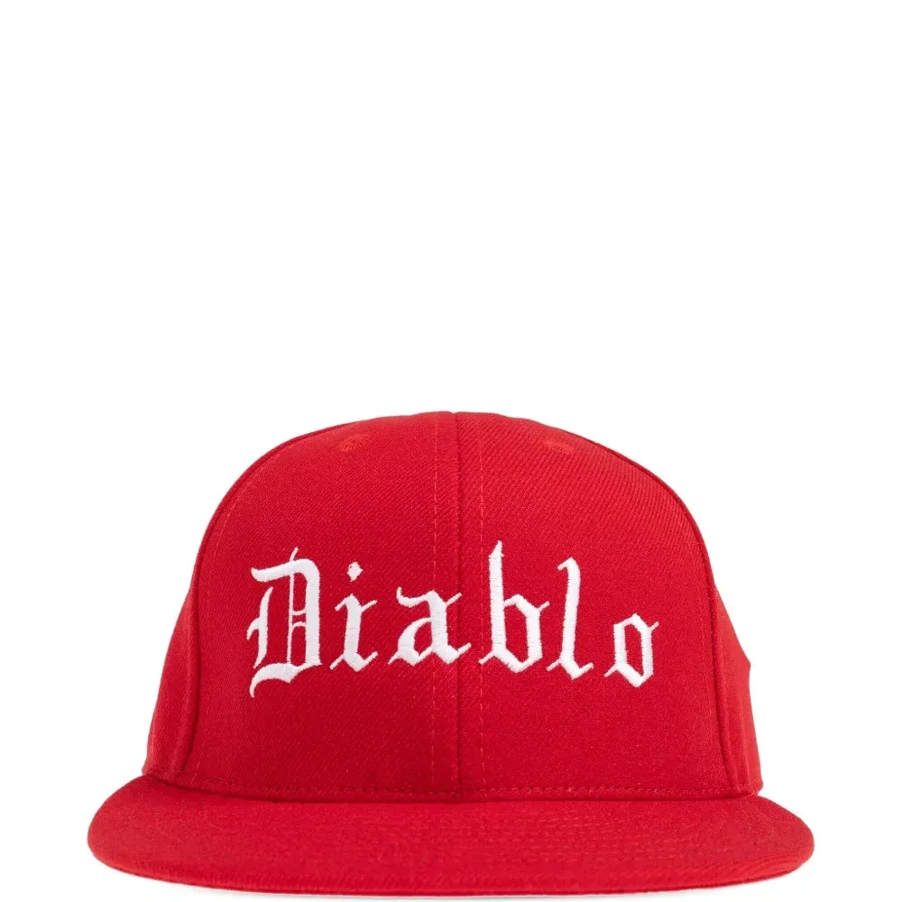 Кепка с вышитым логотипом