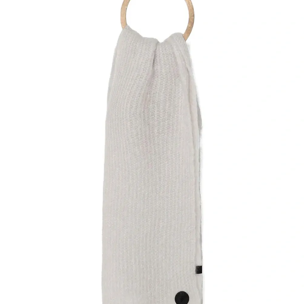 Фактурный шарф с нашивкой-логотипом