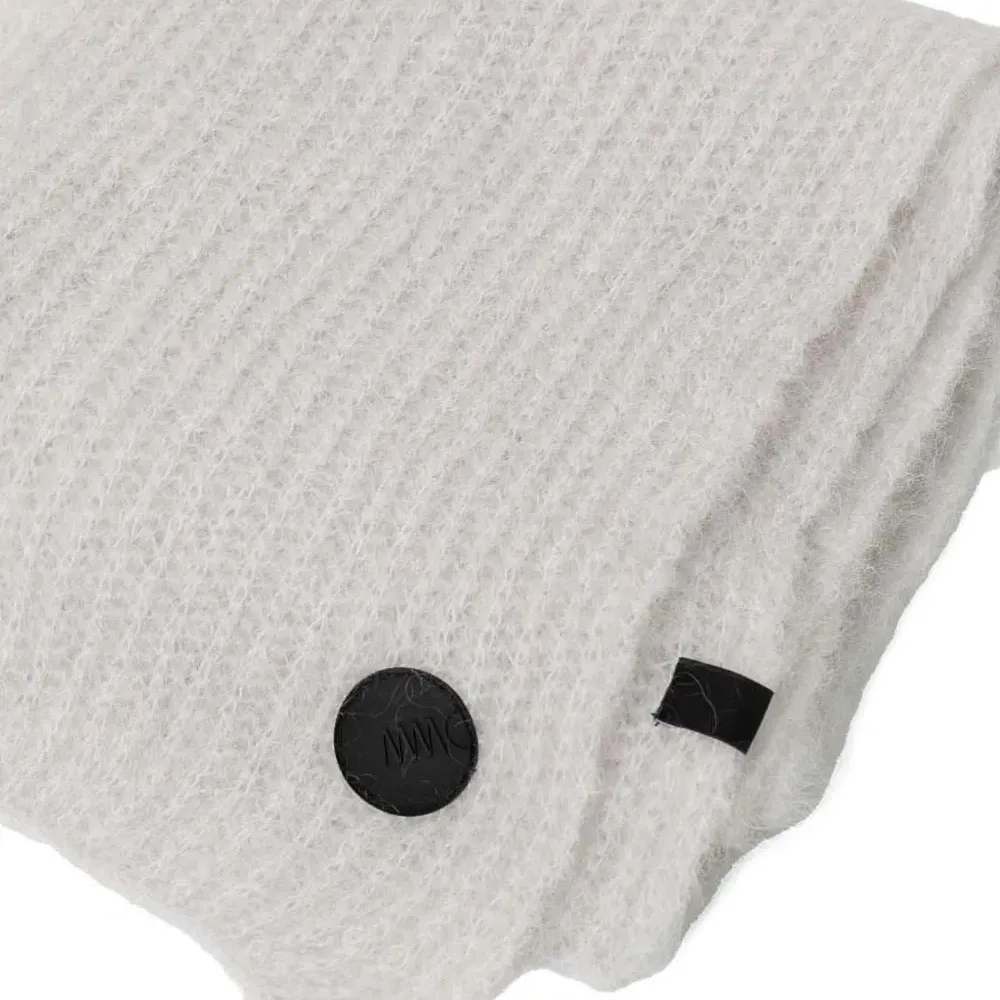 Фактурный шарф с нашивкой-логотипом