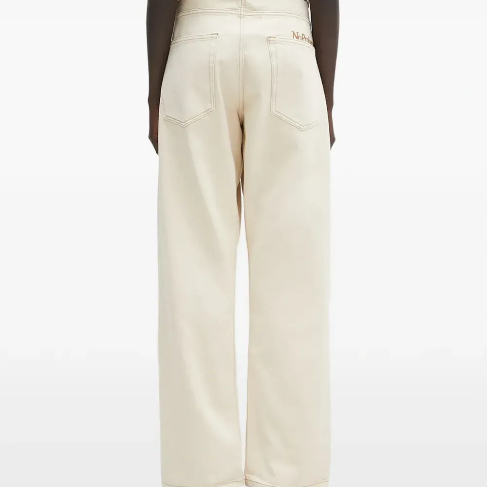 Джинсы с вышивкой