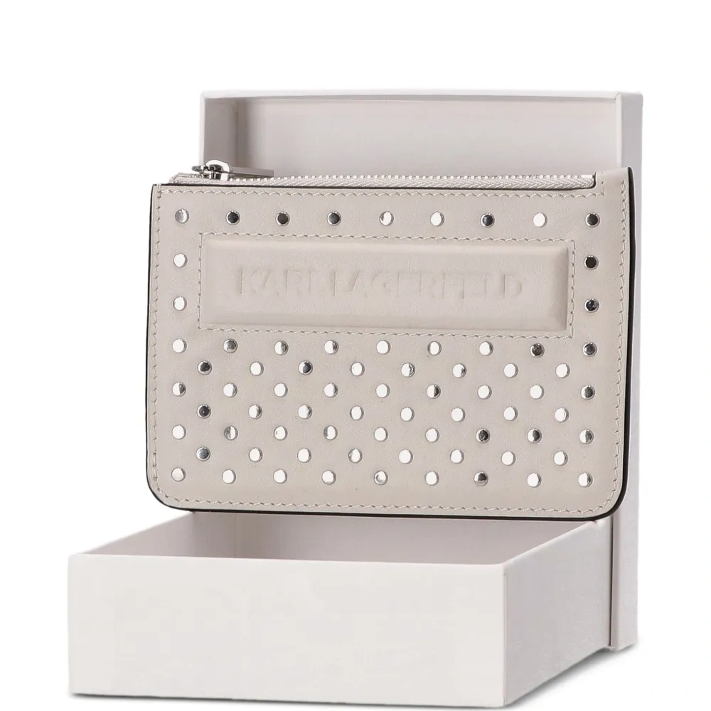 Кошелек на молнии с украшением в виде заклепок