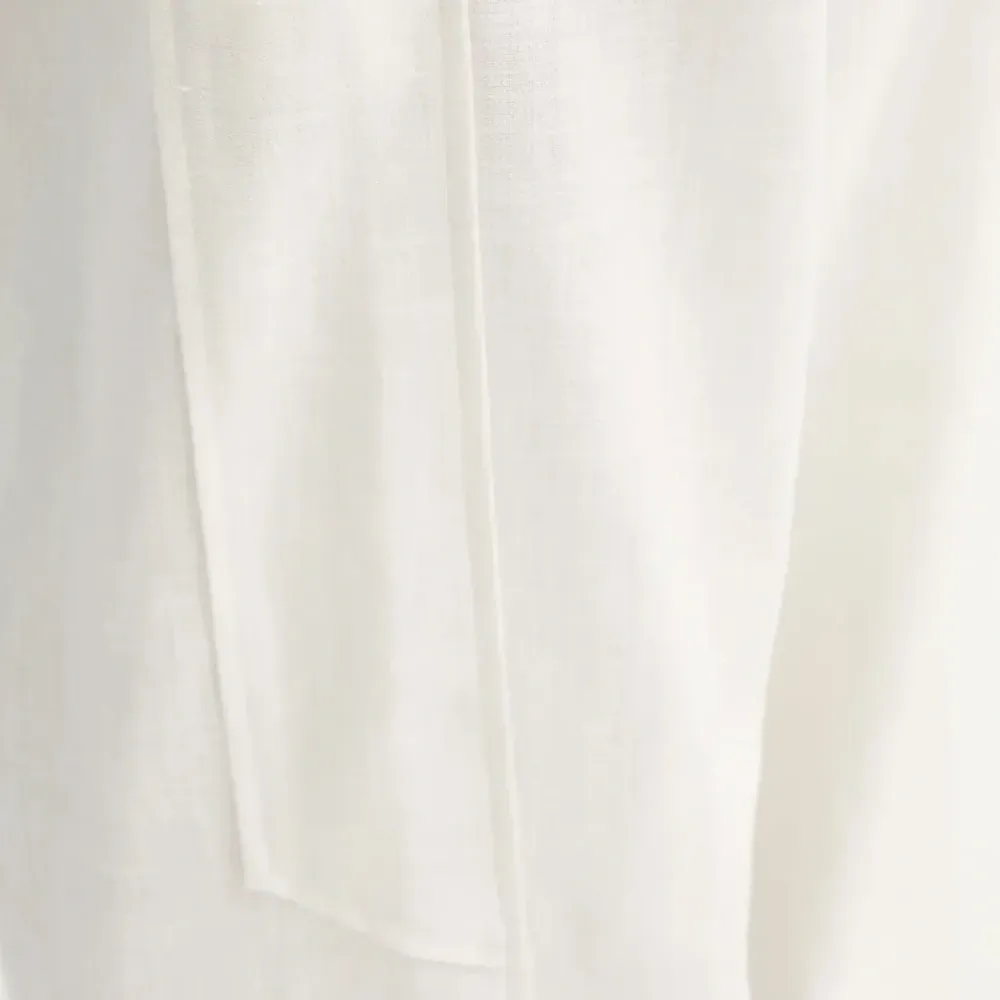 Льняные брюки с карманами