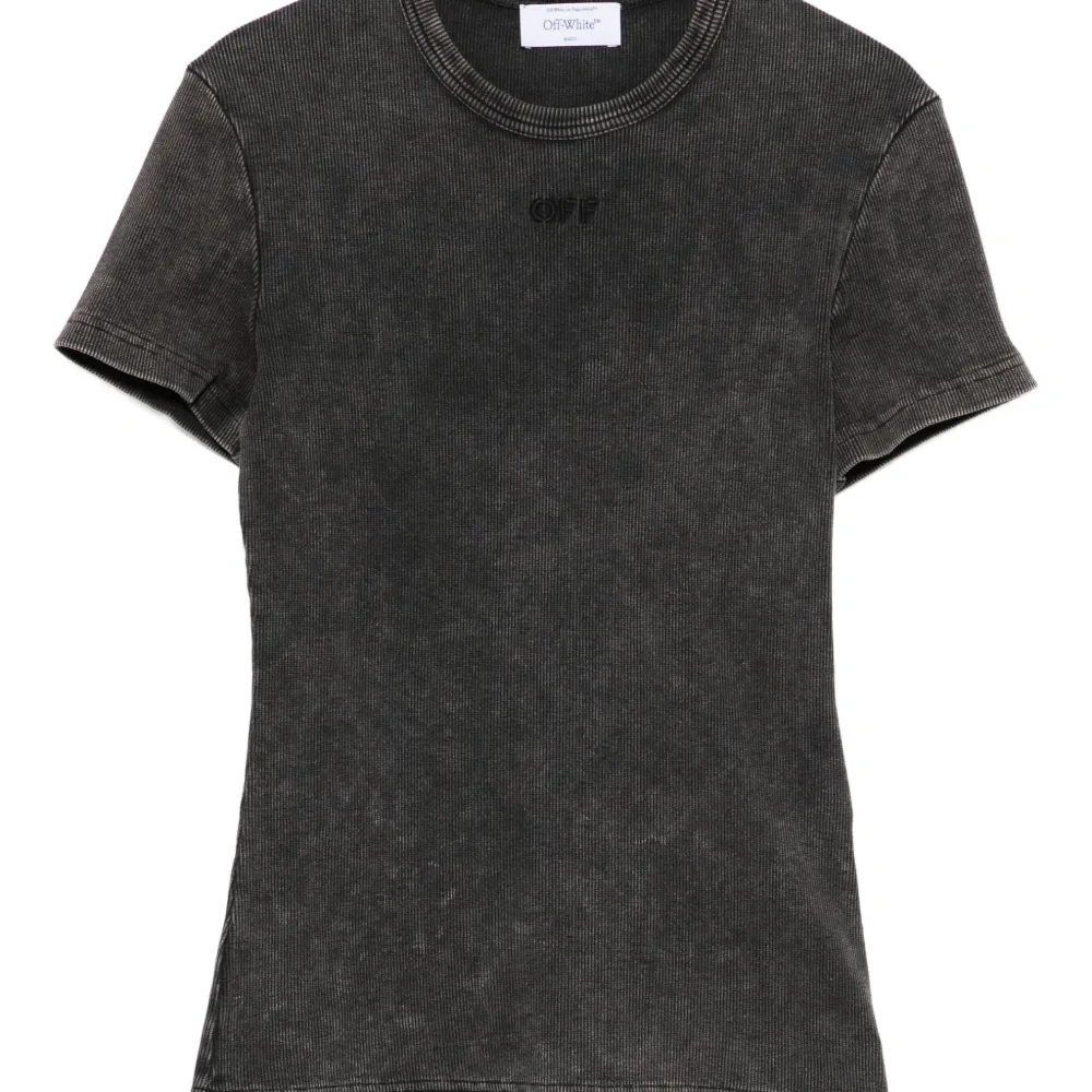 Футболка с вышитым логотипом