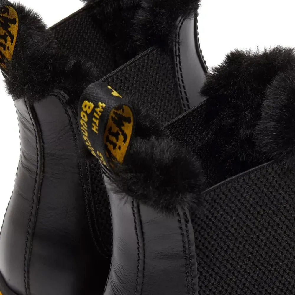 Ботинки с эластичными вставками по бокам Ботинки с эластичными вставками по бокам