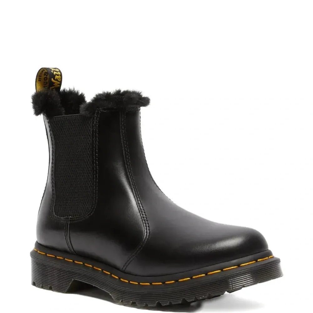 Ботинки с эластичными вставками по бокам Ботинки с эластичными вставками по бокам