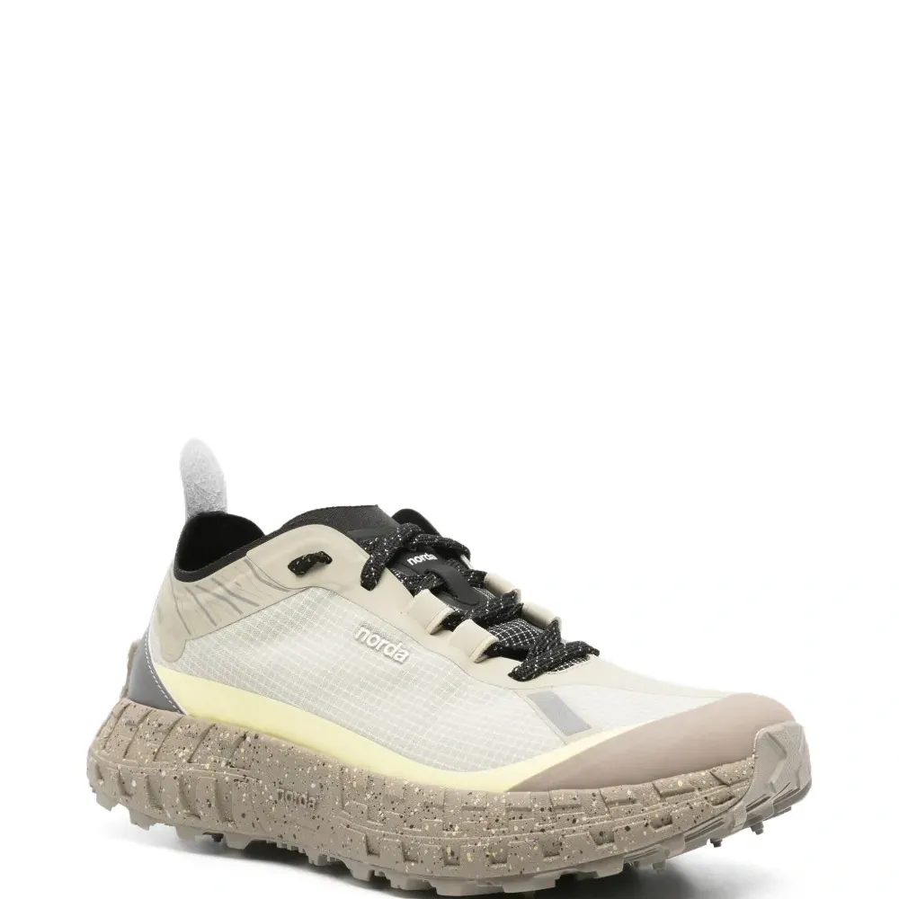 Кроссовки 001A с сетчатыми вставками Кроссовки 001A с сетчатыми вставками