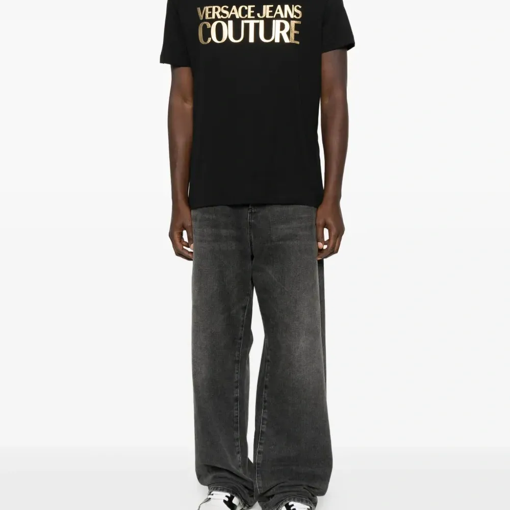 Футболка с принтом логотипа