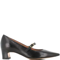 Туфли-лодочки с заострённым носком и ремешком с пряжкой