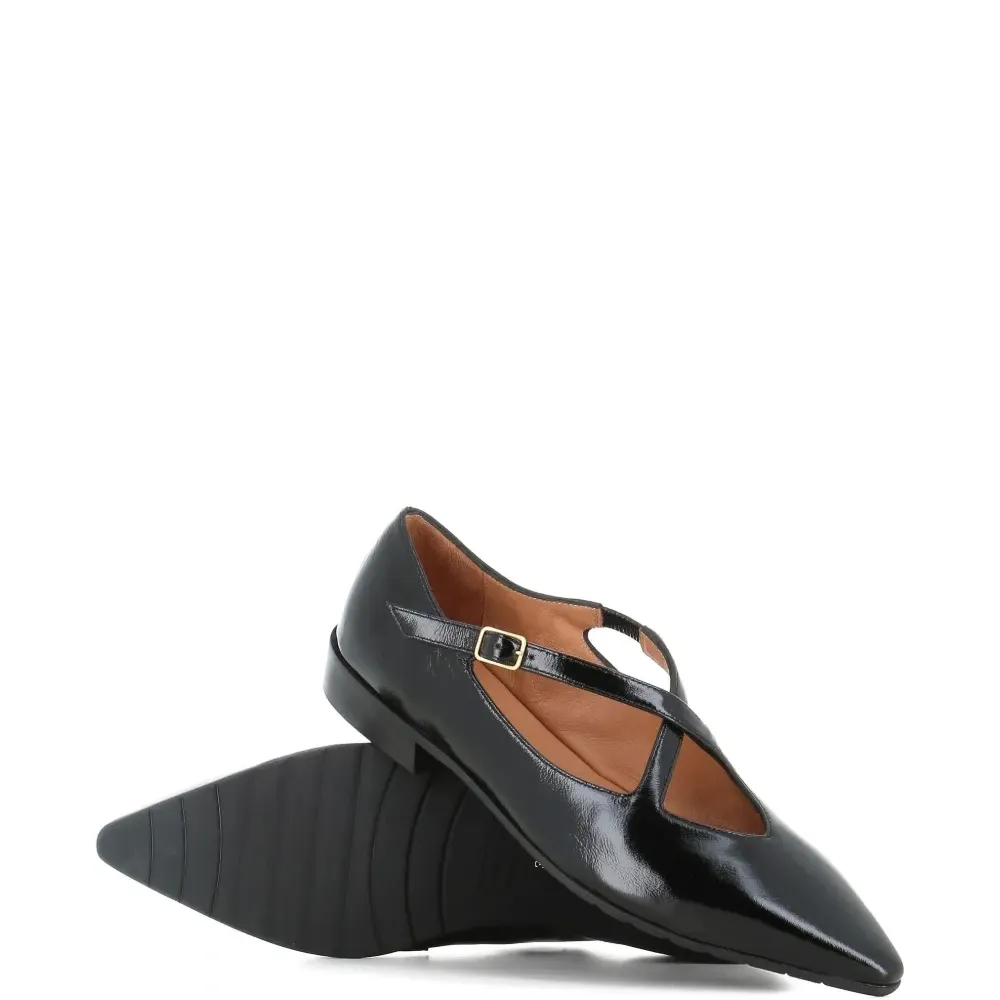 Остроконечные балетки с застежкой-пряжкой