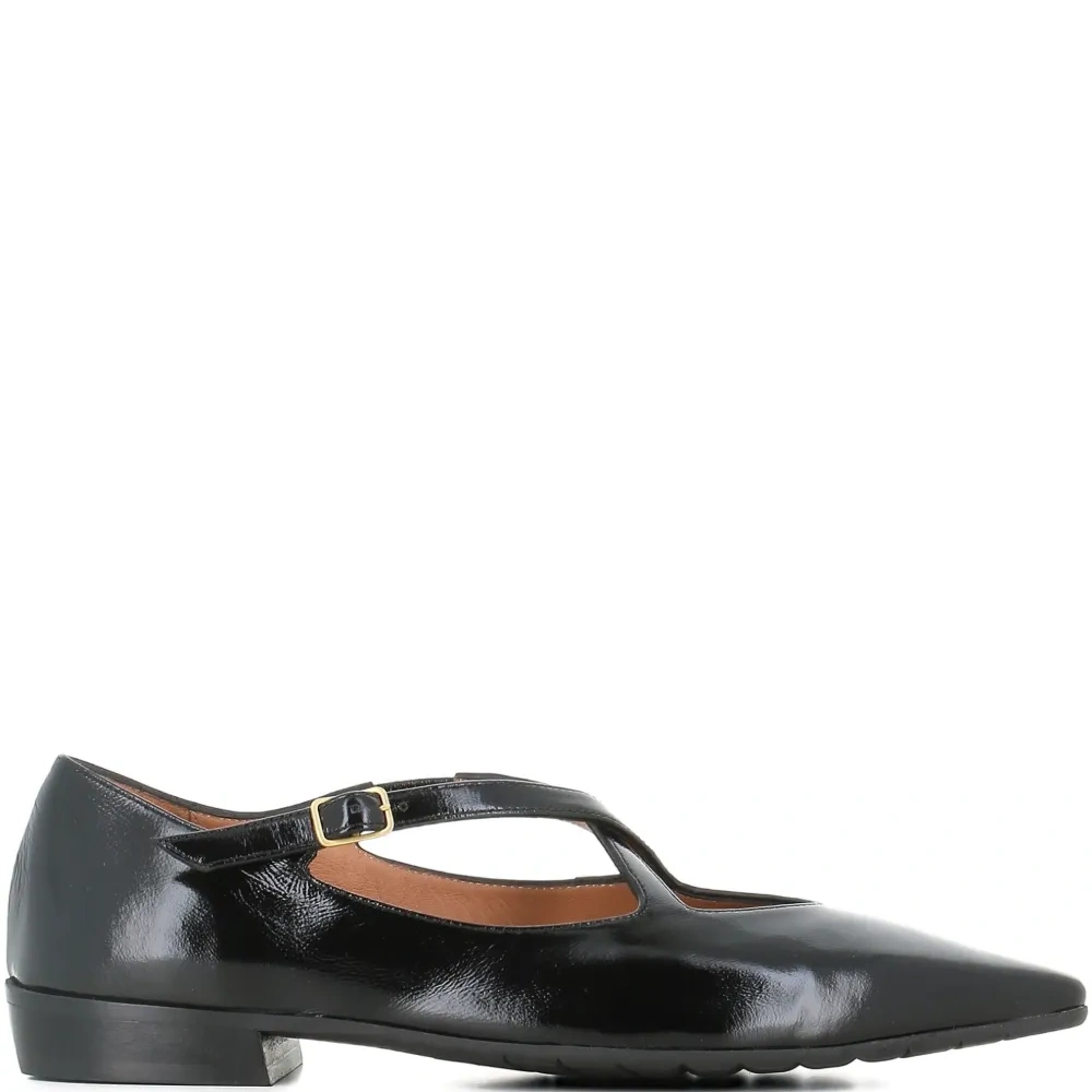 Остроконечные балетки с застежкой-пряжкой