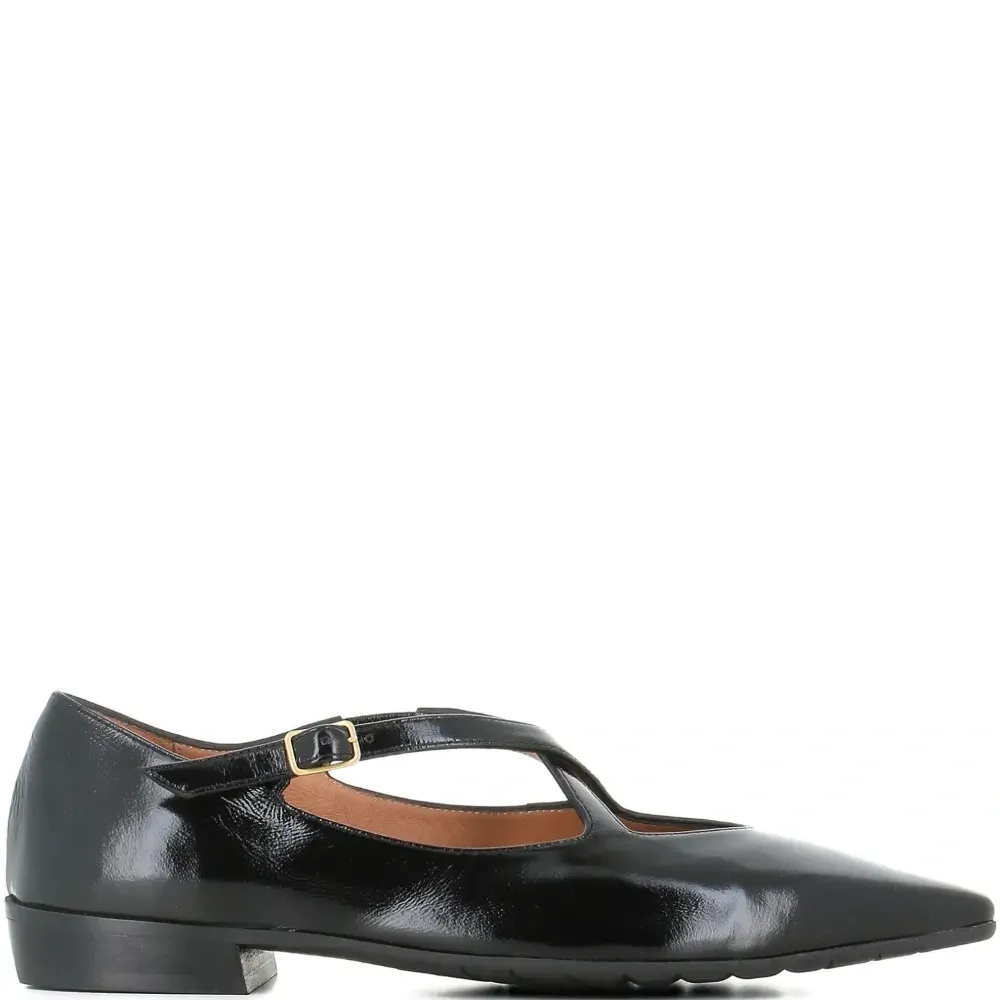 Остроконечные балетки с застежкой-пряжкой