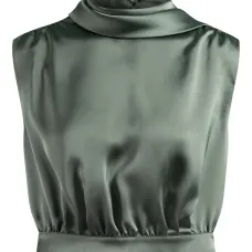 Укороченный топ с высоким воротом