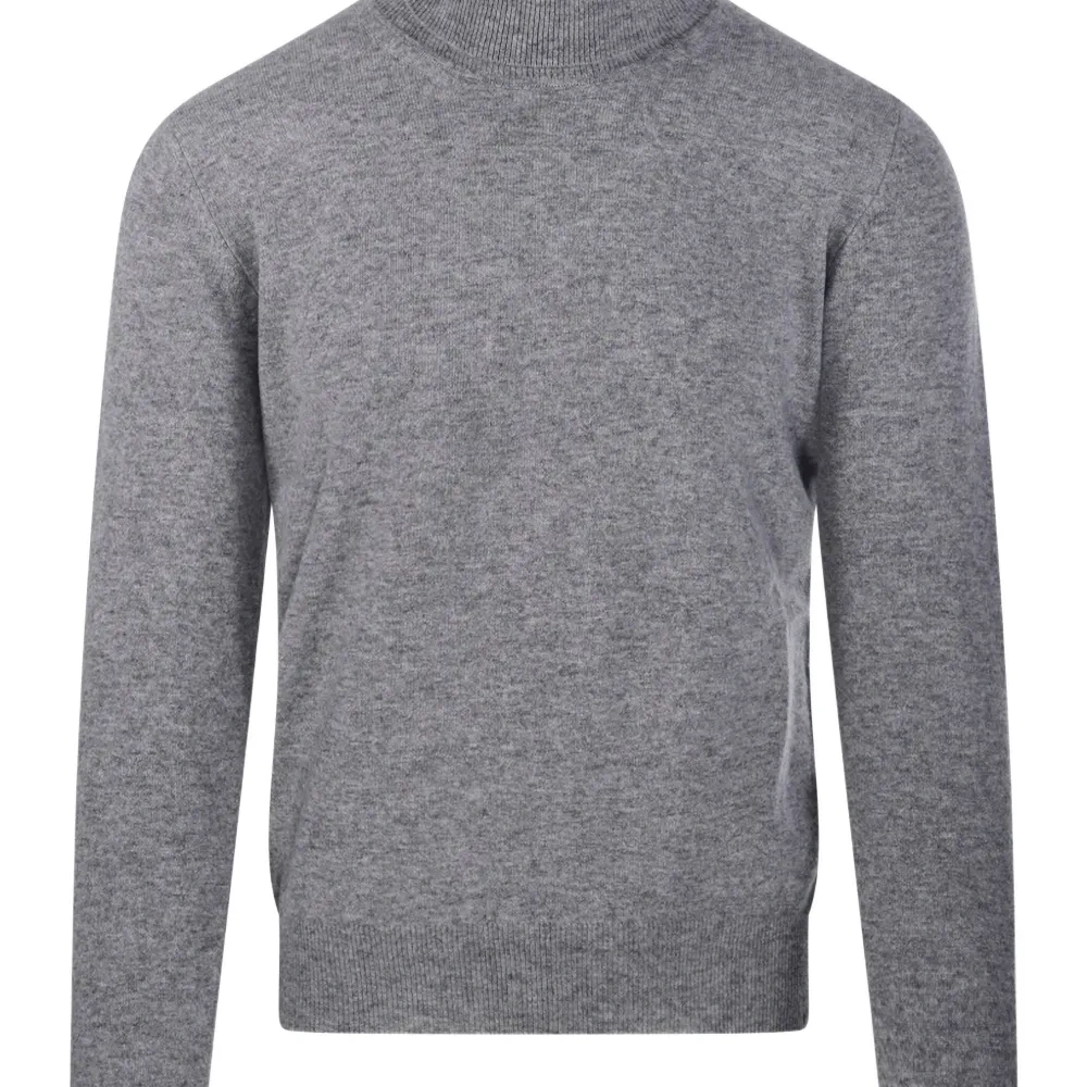 Шерстяной свитер с воротником-стойкой