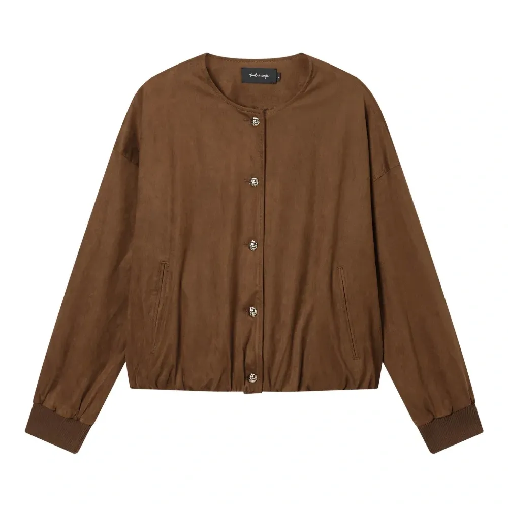 Куртка с пуговицами и эластичным подолом